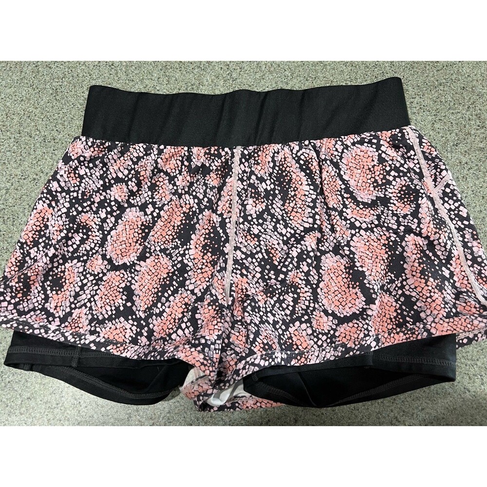 Fabletics Olesia Shine Shorts 3” Mid Rise Size Medium Lined Geometric Pink